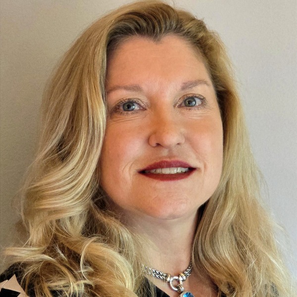 Julie Kenar